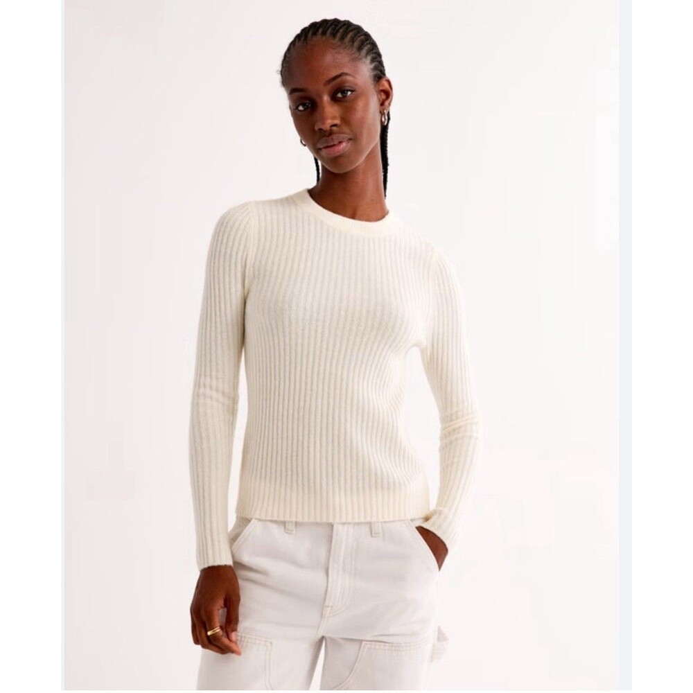 Abercrombie Fitch Women’s Slim Crew Cream Sweater Small Spring Neutral Preppy